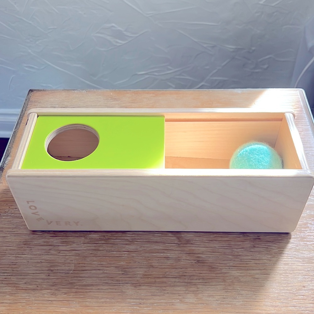Lovevery Sliding Top Box with Felt Ball